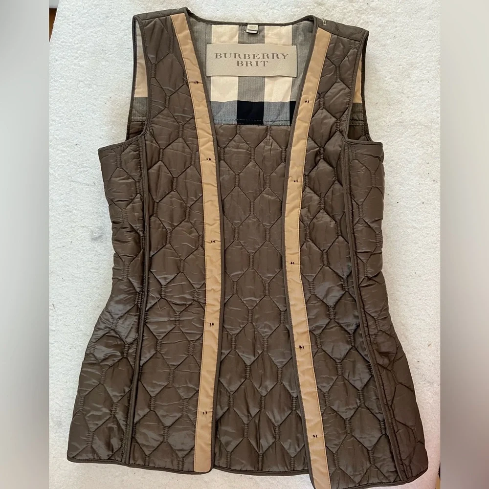 Burberry Tan Double-Breasted Trench Coat with Iconic Check Lining - Picture 7 of 16